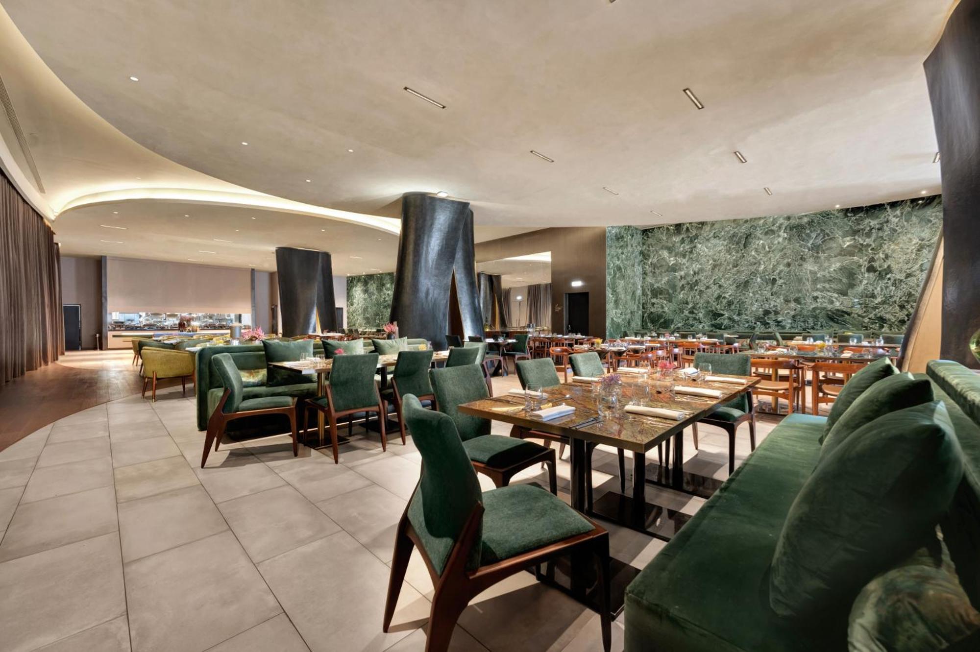 Hilton Porto Gaia Hotel Vila Nova de Gaia Exterior photo The interior of the restaurant