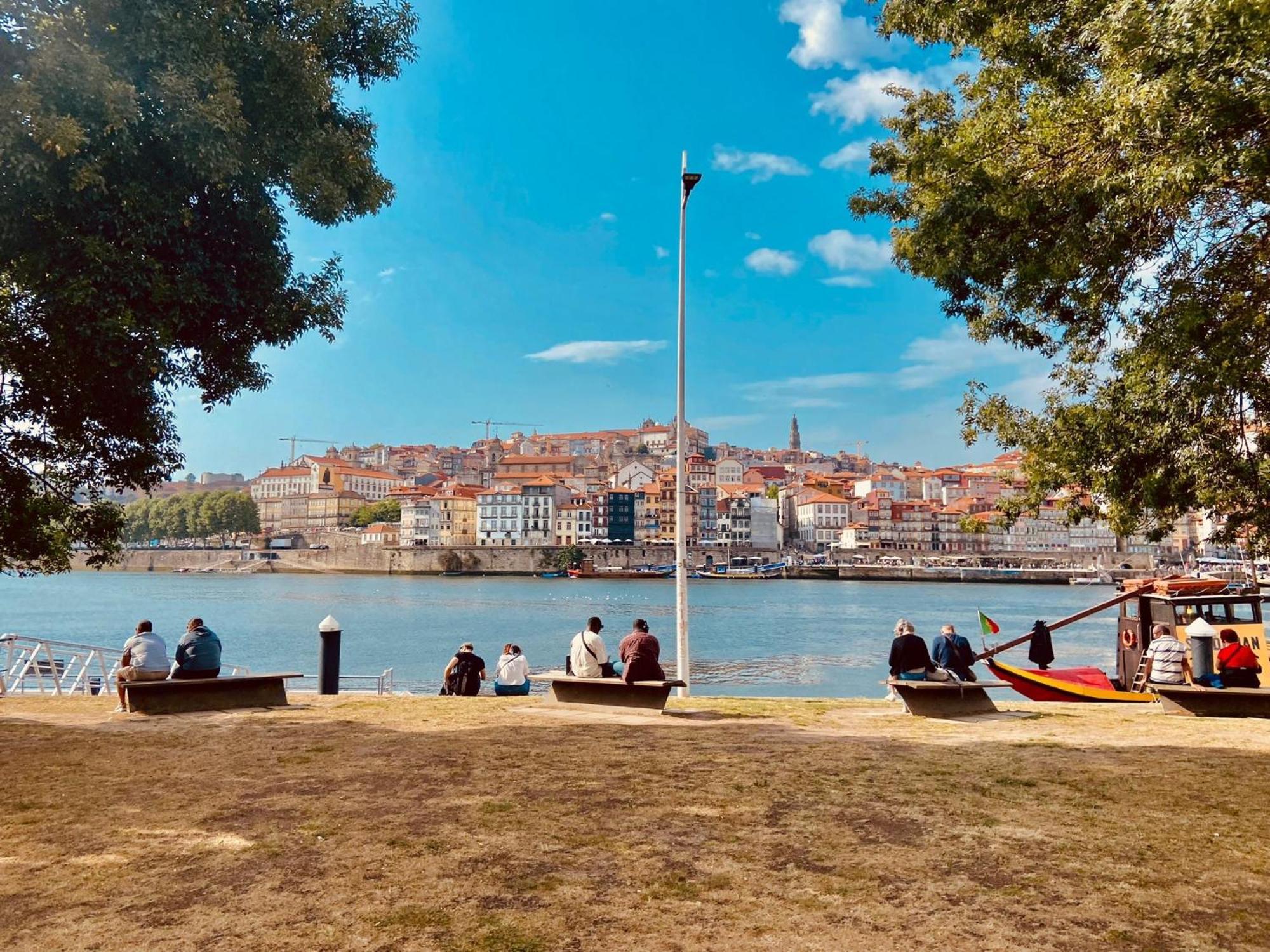 Hilton Porto Gaia Hotel Vila Nova de Gaia Exterior photo View of the city from the river