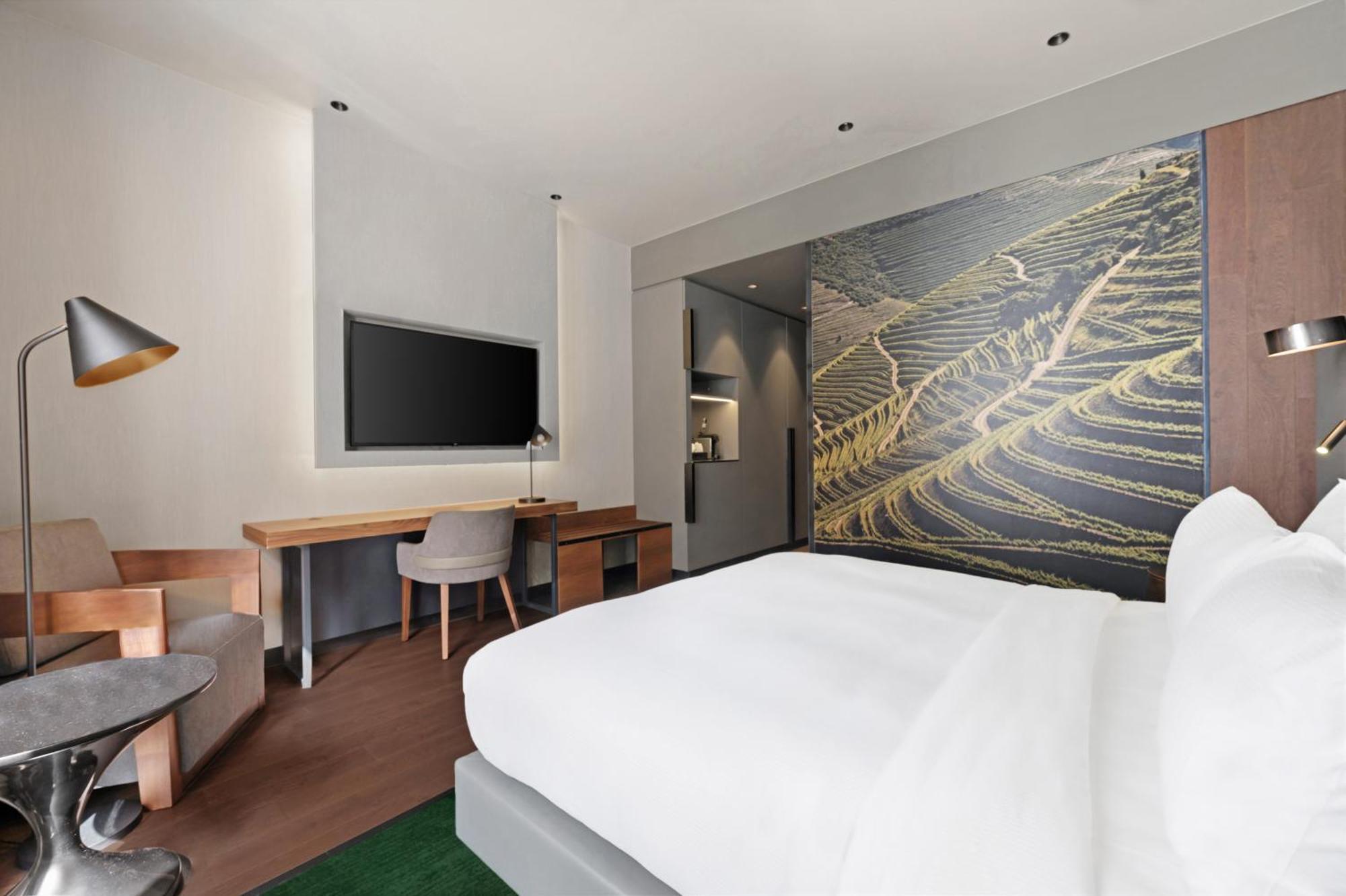 Hilton Porto Gaia Hotel Vila Nova de Gaia Exterior photo A room at the hotel