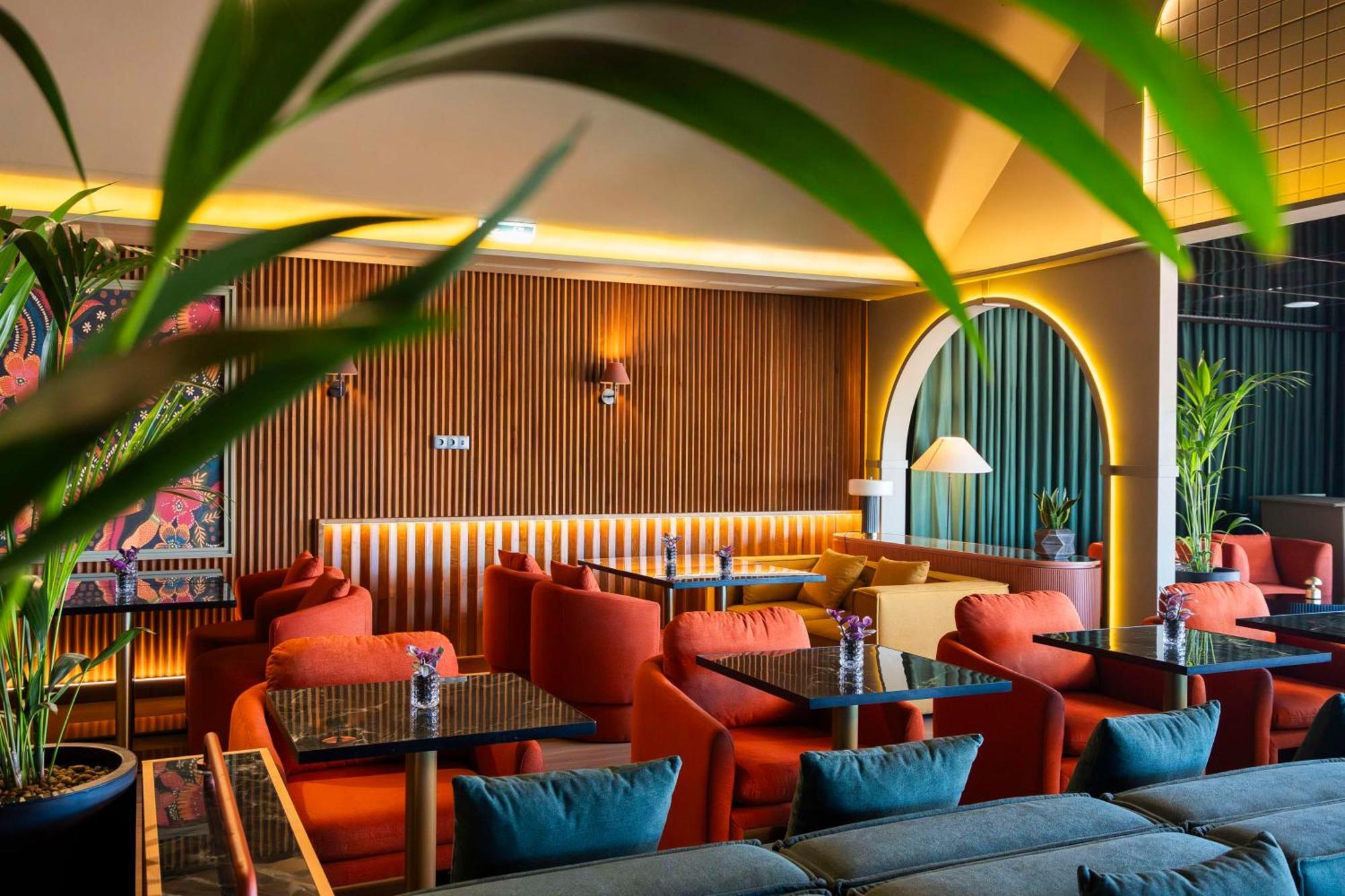 Hilton Porto Gaia Hotel Vila Nova de Gaia Exterior photo The interior of the lounge